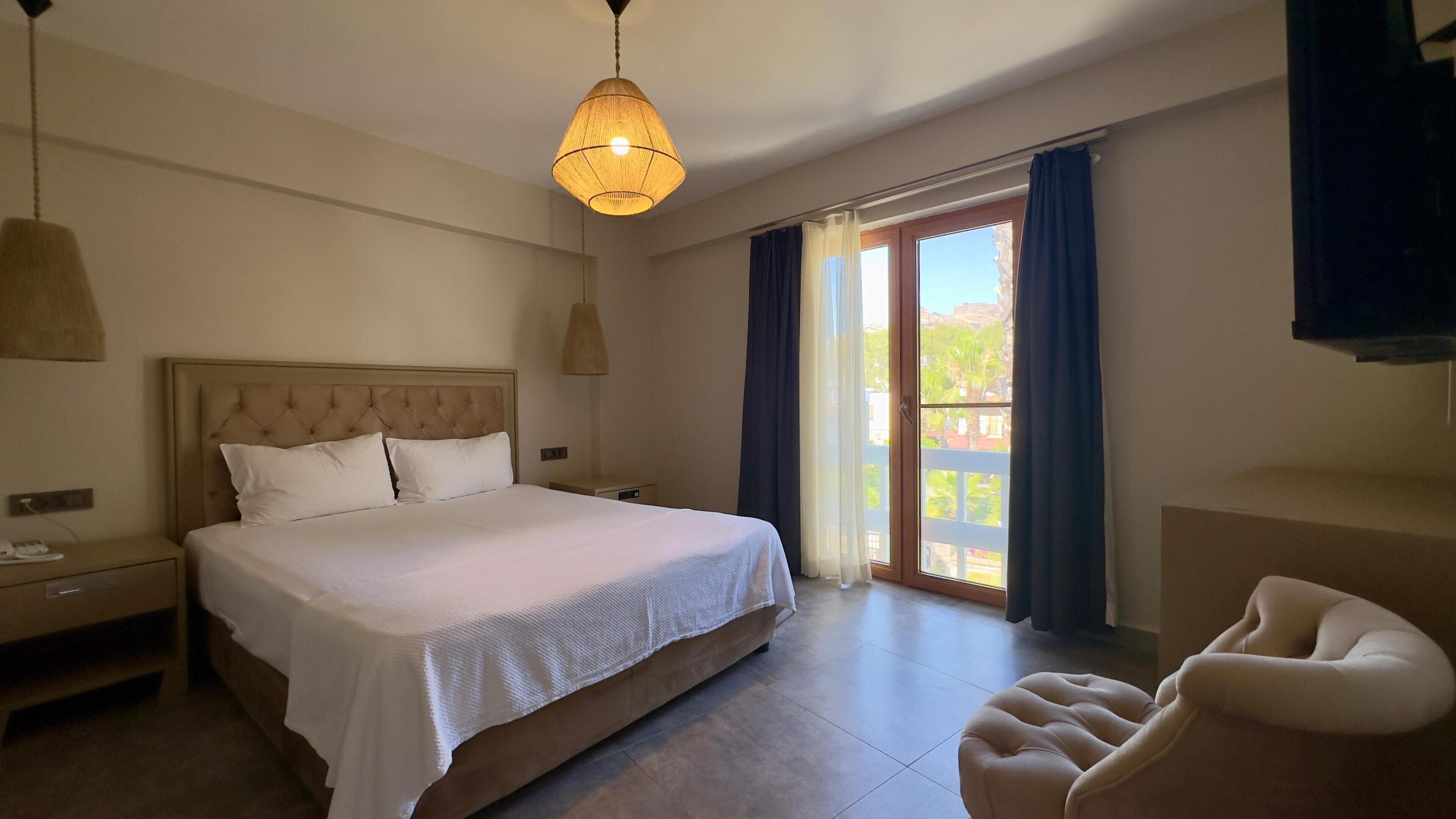 Habitación senior | Ropa de cama de alta calidad y minibar 