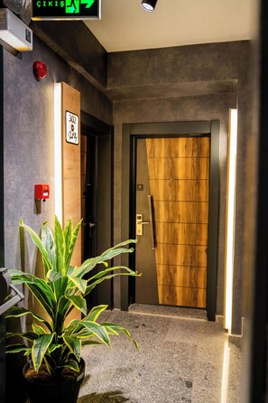 Chambre Confort double, entretien ménager | Minibar contenant certains articles gratuits, bureau