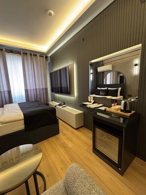 Comfort Double Room, Housekeeping | Living area