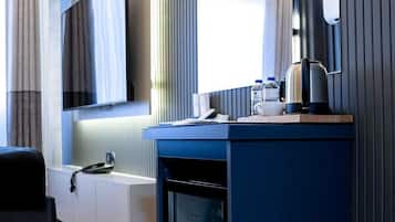 Comfort-Doppelzimmer, Zimmerreinigung | Minibar (mit einigen kostenlosen Artikeln), Schreibtisch