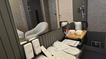 65 吋智能電視連衛星電視頻道