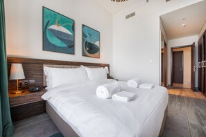 Apartment - Chic Coastal Escape w Open Sea Vws on Palm Entry (Dubai)