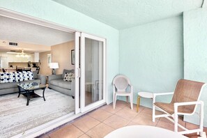 Living area - Spacious First Floor Gulf Front Condo - RS102 (N. Redington Beach)