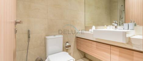 Dusche, Haartrockner, Bidet, Handtücher