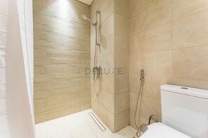 Dusche, Haartrockner, Bidet, Handtücher