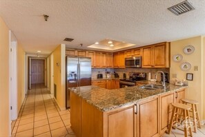 ثلاجة، ميكروويف، ماكينة لصنع القهوة/الشاي، محمصة خبز