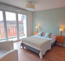Cunas gratuitas, wifi gratis, ropa de cama