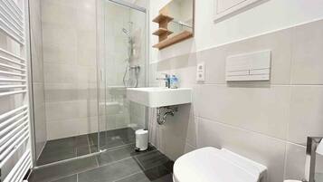 Handtücher, Seife, Toilettenpapier