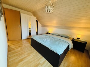 5 bedrooms, desk, iron/ironing board, travel cot