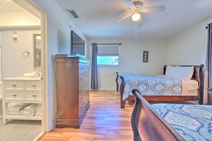 2 bedrooms, iron/ironing board, free WiFi, bed sheets