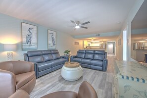 TV - Ram Sea 503 is a top floor SILVER tier 3bedroom/2bath Gulf front condo (N. Redington Beach)
