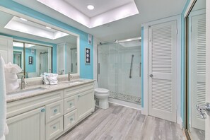 Towels - Ram Sea 503 is a top floor SILVER tier 3bedroom/2bath Gulf front condo (N. Redington Beach)