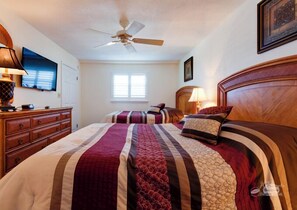 3 bedrooms, iron/ironing board, Internet, bed sheets