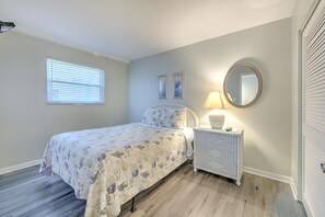 3 bedrooms, iron/ironing board, free WiFi, bed sheets - Ram Sea 512 is a Silver Tier 3-bedroom 2 bath Gulf Front Condo (N. Redington Beach)