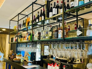 Aperto a colazione, pranzo e cena, sushi