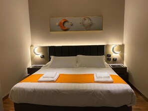 Double Room | In-room safe, desk, laptop workspace, blackout drapes