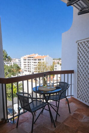 Outdoor dining - Magna Studio Albufeira (Albufeira)