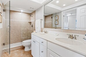 Douche, serviettes fournies