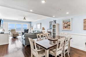 Dining - Sand Dollar 208: 3  BR, 2  BA Condominium in Indian Shores, Sleeps 8 (Indian Shores)
