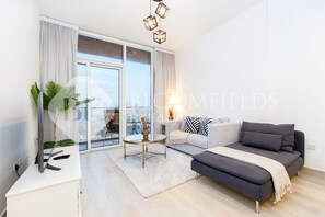 TV - Bloomfields Spacious 1BR Bloom Tower (Dubai)