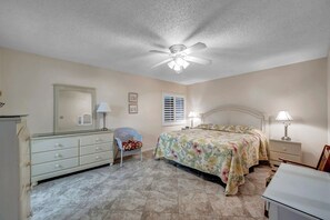 2 bedrooms, iron/ironing board, Internet, bed sheets