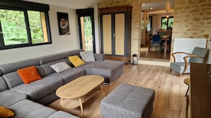 TV, DVD player, stereo - Renovated house in Sarlat, sleeps 10, with a pool / LA MAISON DE CHATEAU TROMPETTE (Sarlat-la-Canéda)