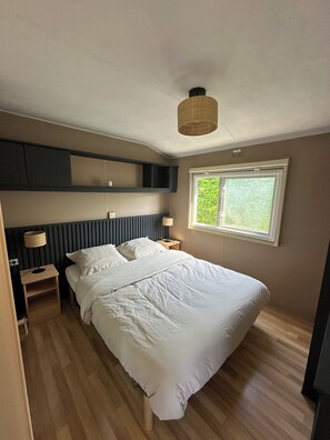 2 bedrooms, iron/ironing board