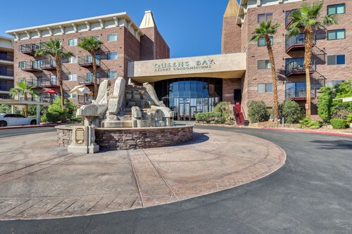 London Bridge Views: Havasu Condo on Golf Course