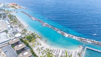Chic 3BR Apartment Mambo Beach Area Stay