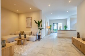 3 bedrooms, Internet - Chic 3BR Apartment Mambo Beach Area Stay (Willemstad)