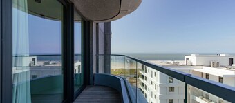 Huswell - Minimalist Coastal Luxury Panoramic View