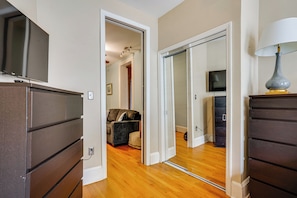 Apartment (1 Bedroom) | Interior - Walk to Washington St: Hoboken Apt w/ Balcony! (Hoboken)