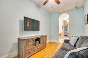 Apartment (1 Bedroom) | Interior - Walk to Washington St: Hoboken Apt w/ Balcony! (Hoboken)