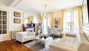 TV - IN THE UPSCALE OF MUSÉE D'ORSAY - 2 BEDROOM (Paris)