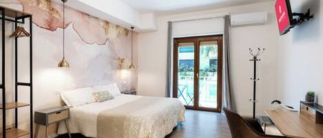 Triple Room | Desk, iron/ironing board, free WiFi