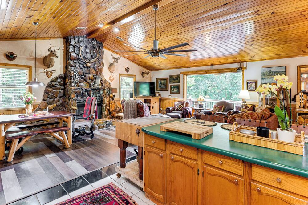 Screened Porch, Deck + Mtn Views: Andrews Retreat! - Valleytown, NC