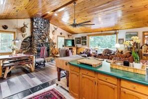 House (2 Bedrooms) | Interior