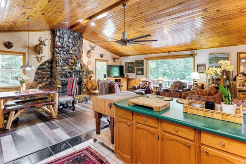 Screened Porch, Deck + Mtn Views: Andrews Retreat!