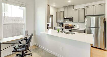2 Mi to Downtown Temple: Newly Built Townhome!