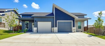 2 Mi to Downtown Temple: Newly Built Townhome!