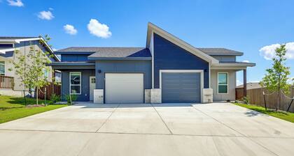 2 Mi to Downtown Temple: Newly Built Townhome!