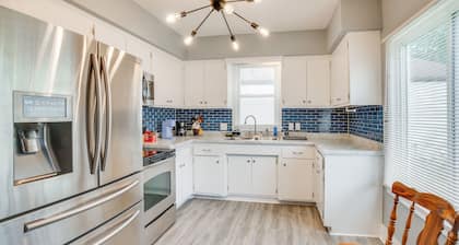 7 Mi to Historic Third Ward: Home in Lincoln Park!