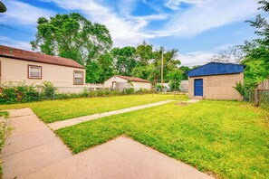 House (3 Bedrooms) | Interior - 7 Mi to Historic Third Ward: Home in Lincoln Park! (Milwaukee)