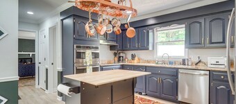 Pool & Game Room: Family Retreat in Fayetteville