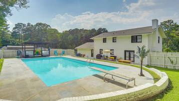 House (4 Bedrooms) | Front of property