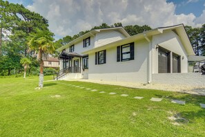 House (4 Bedrooms) | Interior - Pool & Game Room: Family Retreat in Fayetteville (Fayetteville)