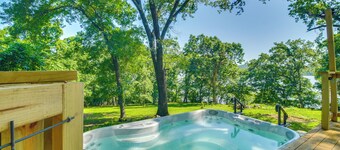 Waterfront Hot Tub - Luxe Home on Grand Lake!