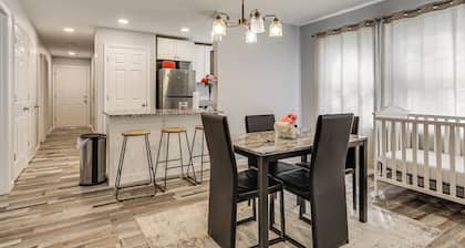 2 Mi to Dtwn Attleboro: Pet-friendly Apt!