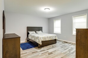 Interior - 2 Mi to Dtwn Attleboro: Pet-friendly Apt! (Attleboro)