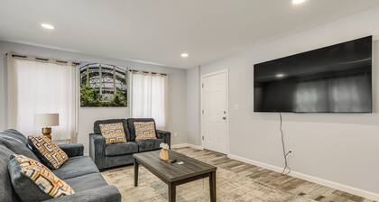 2 Mi to Dtwn Attleboro: Pet-friendly Apt!
